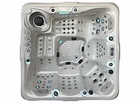Jacuzzi - afbeelding 6 van  13