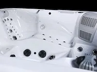 Jacuzzi - afbeelding 8 van  13
