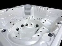 Jacuzzi - afbeelding 13 van  17