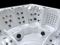 Jacuzzi - afbeelding 16 van  17