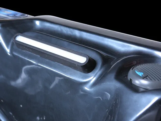 Jacuzzi - afbeelding 4 van  18