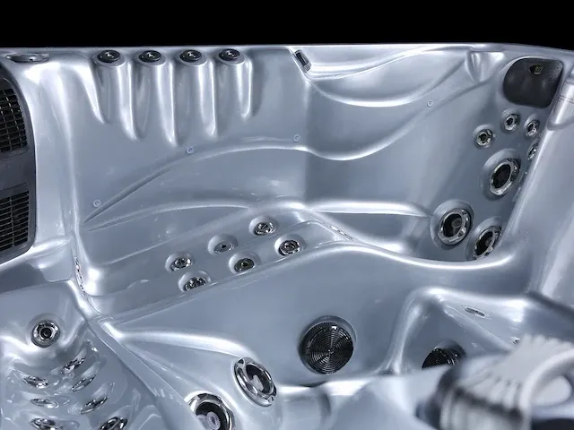 Jacuzzi - afbeelding 15 van  18
