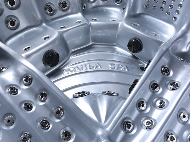 Jacuzzi - afbeelding 8 van  13