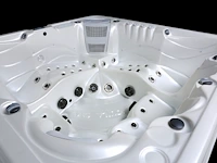 Jacuzzi - afbeelding 13 van  17