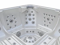 Jacuzzi - afbeelding 2 van  13
