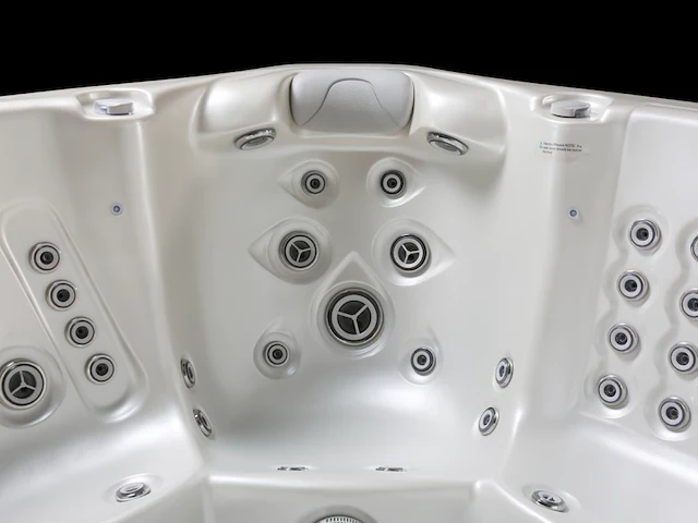 Jacuzzi - afbeelding 8 van  14