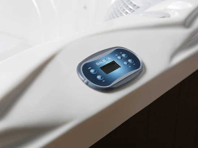 Jacuzzi - afbeelding 10 van  14