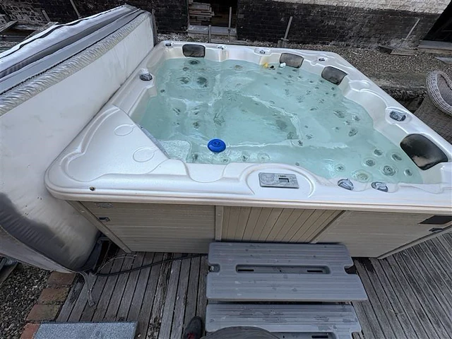Jacuzzi - afbeelding 2 van  13