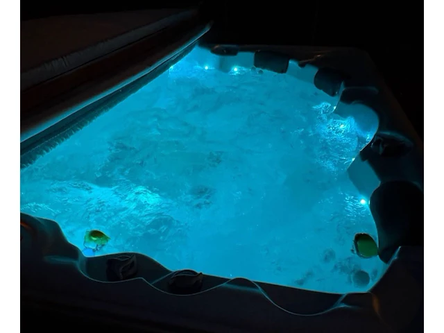Jacuzzi - afbeelding 5 van  13