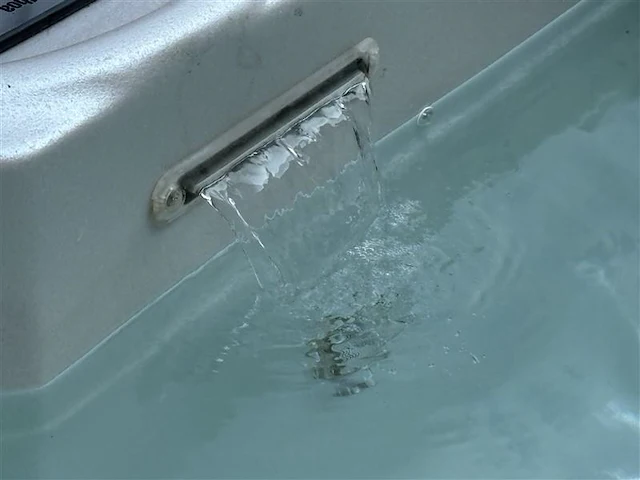 Jacuzzi - afbeelding 9 van  13