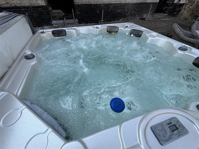 Jacuzzi - afbeelding 11 van  13