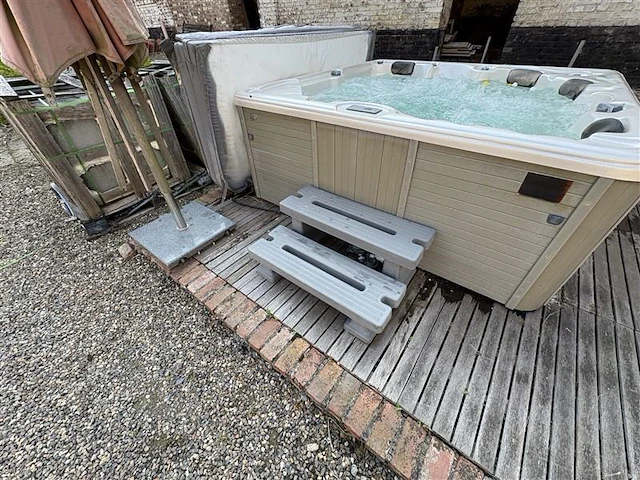 Jacuzzi - afbeelding 12 van  13