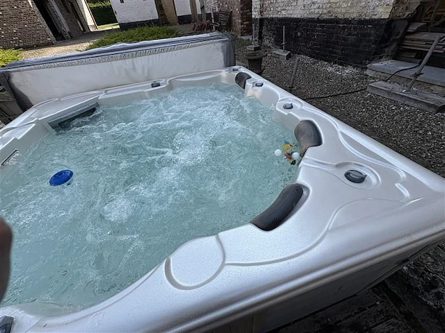 Jacuzzi - afbeelding 13 van  13