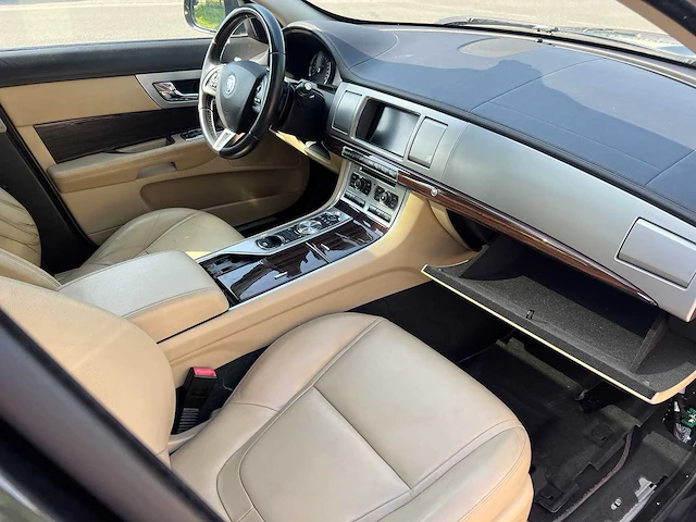 Jaguar - 2013 - xf - personenauto - afbeelding 13 van  34