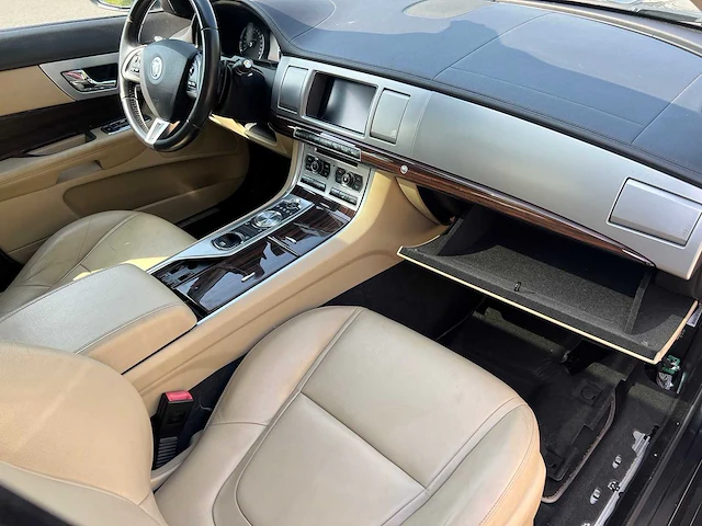 Jaguar - 2013 - xf - personenauto - afbeelding 14 van  34