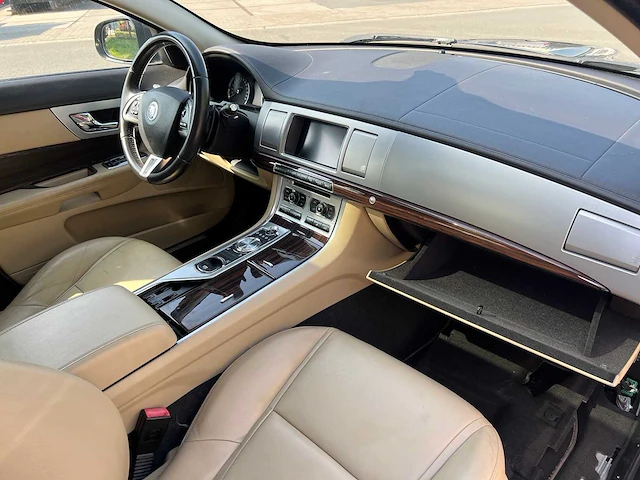 Jaguar - 2013 - xf - personenauto - afbeelding 15 van  34