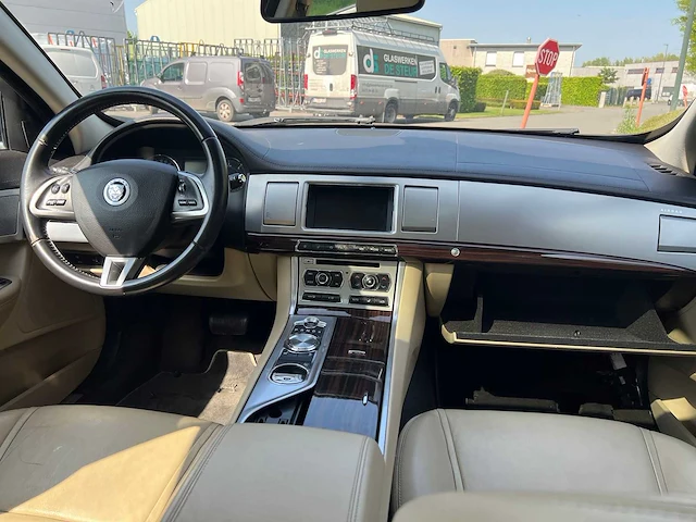 Jaguar - 2013 - xf - personenauto - afbeelding 19 van  34