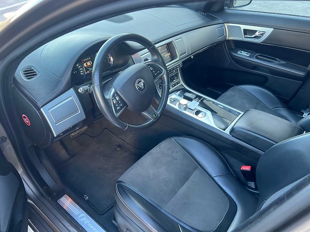 Jaguar - 2016 - xf - xf - personenauto - afbeelding 10 van  24