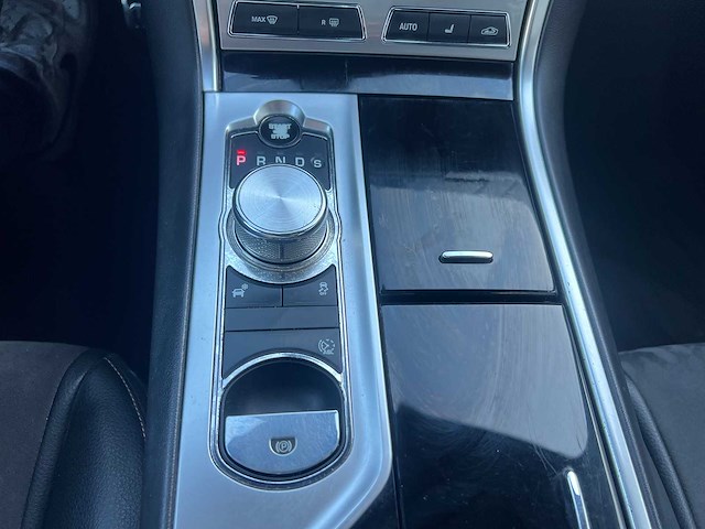 Jaguar - 2016 - xf - xf - personenauto - afbeelding 15 van  24