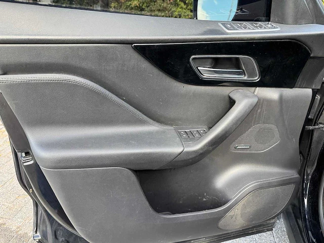 Jaguar - f-pace - car - 2019 - afbeelding 3 van  32