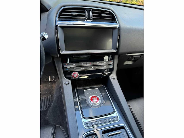 Jaguar - f-pace - car - 2019 - afbeelding 9 van  32