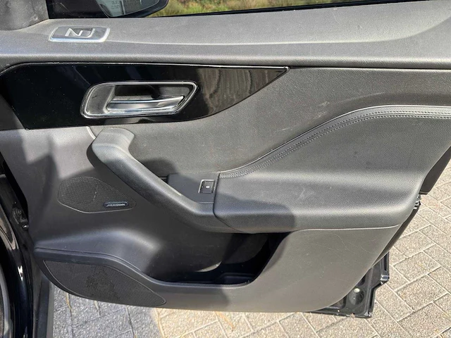 Jaguar - f-pace - car - 2019 - afbeelding 10 van  32