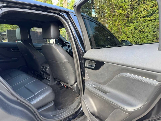 Jaguar - f-pace - car - 2019 - afbeelding 15 van  32