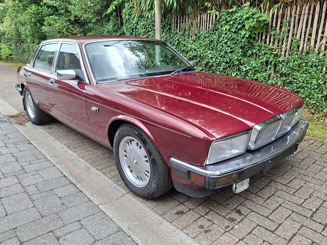 Jaguar - sovereign - xj6 xj40 - oldtimer - afbeelding 63 van  65