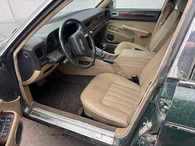 Jaguar daimler xj40 1e eigenaar no reserve - afbeelding 12 van  17