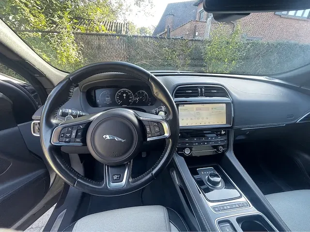 Jaguar f-pace r design 2.0 - afbeelding 6 van  22