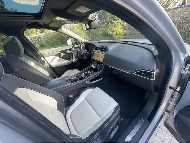 Jaguar f-pace r design 2.0 - afbeelding 7 van  22