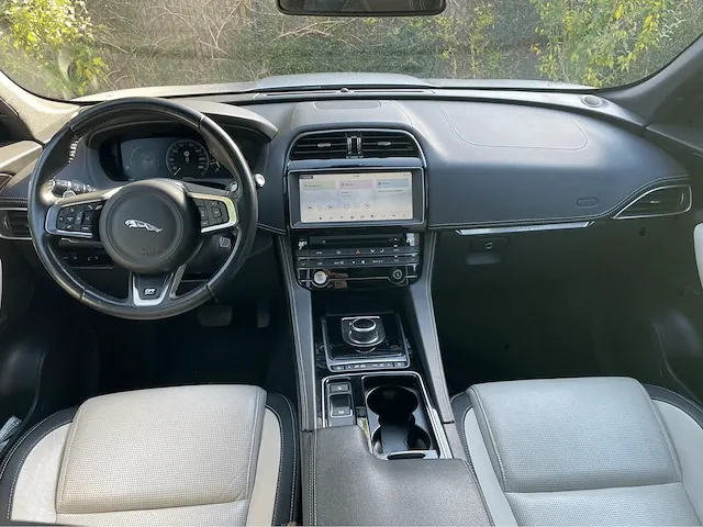 Jaguar f-pace r design 2.0 - afbeelding 14 van  22