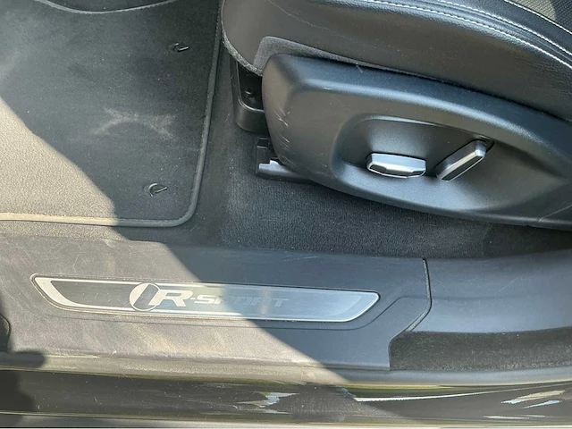 Jaguar f-pace suv personenauto - afbeelding 4 van  32