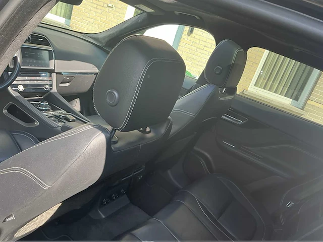 Jaguar f-pace suv personenauto - afbeelding 9 van  32