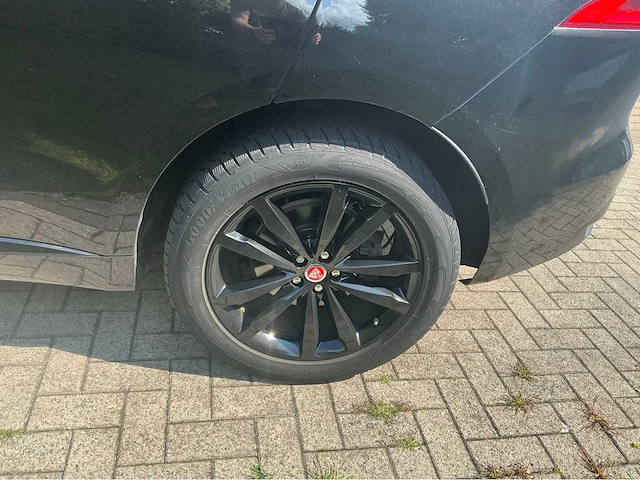 Jaguar f-pace suv personenauto - afbeelding 17 van  32