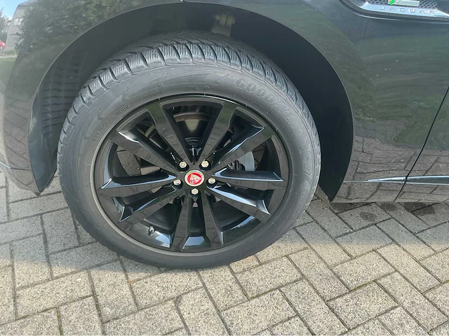 Jaguar f-pace suv personenauto - afbeelding 18 van  32