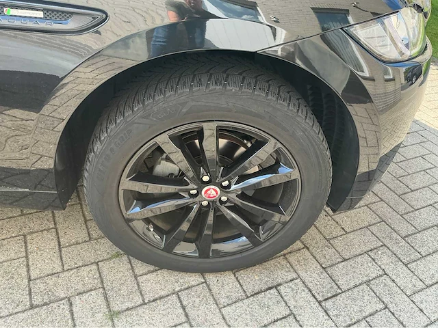 Jaguar f-pace suv personenauto - afbeelding 19 van  32