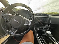 Jaguar xe 2.0 d e-performance r-sport 163,2017 - afbeelding 4 van  26