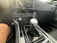 Jaguar xe 2.0 d e-performance r-sport 163,2017 - afbeelding 6 van  26