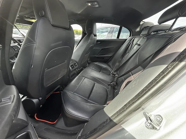 Jaguar xe 2.0 d e-performance r-sport 163,2017 - afbeelding 11 van  26