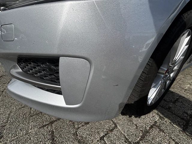 Jaguar xe 2.0 d e-performance r-sport 163,2017 - afbeelding 19 van  26