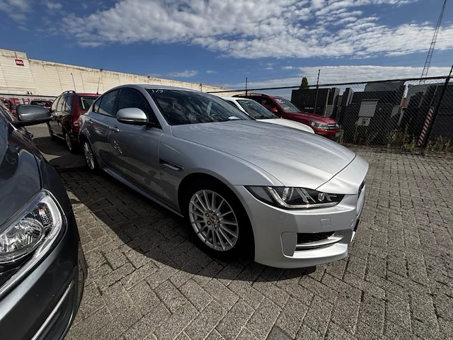 Jaguar xe 2.0 d e-performance r-sport 163,2017 - afbeelding 20 van  26