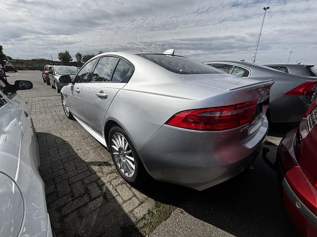 Jaguar xe 2.0 d e-performance r-sport 163,2017 - afbeelding 22 van  26