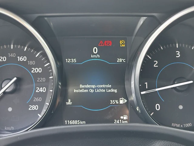 Jaguar xe 2.0 d e-performance r-sport 163,2017 - afbeelding 26 van  26