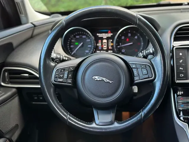 Jaguar xe, 2016 - afbeelding 23 van  23