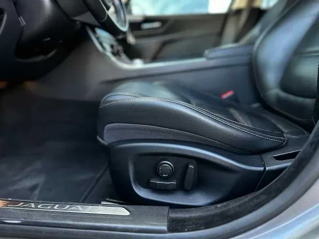 Jaguar xe, 2016 - afbeelding 21 van  23