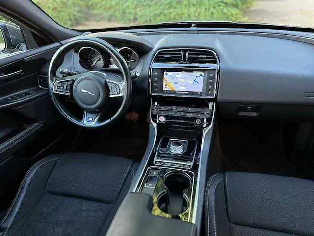 Jaguar xe, 2017 - afbeelding 2 van  23