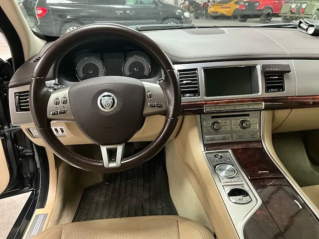 Jaguar xf - afbeelding 19 van  43