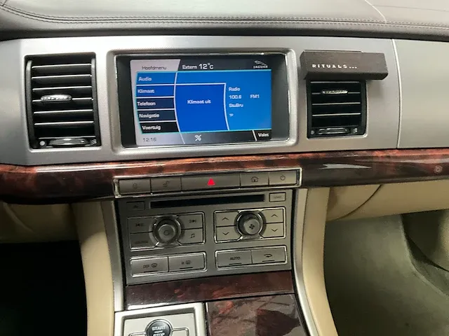Jaguar xf - afbeelding 24 van  43