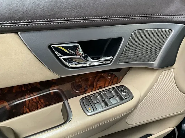 Jaguar xf - afbeelding 26 van  43
